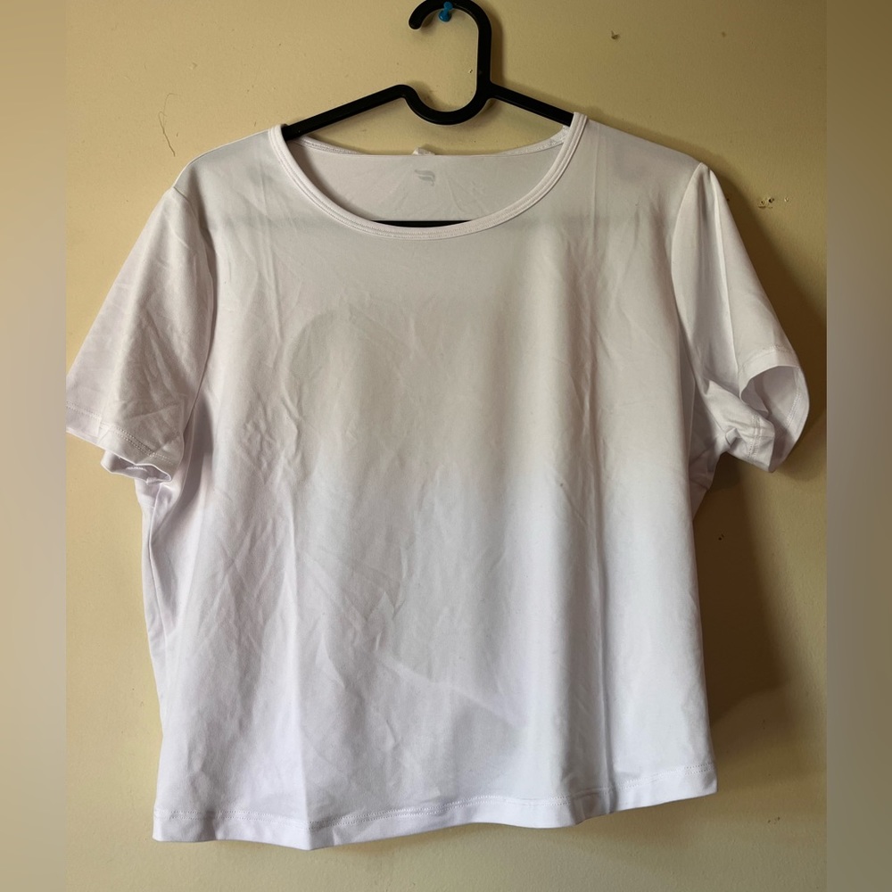 WHITE FABLETICS ACTIVE WEAR SHIRT